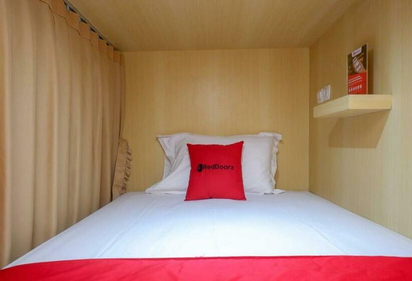 Säng i Delat Rum, Reddoorz Hostel Near Lawang Sewu Semarang