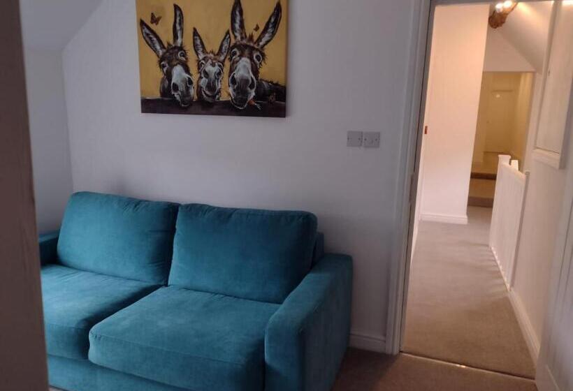 Апартаменты 1 Спальня, The Wheatsheaf Inn