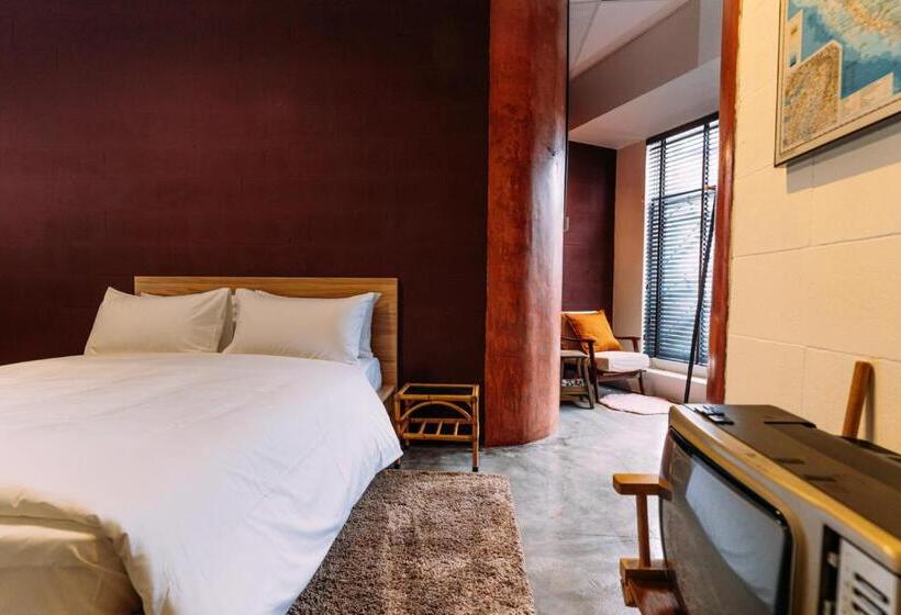 חדר סטנדרט, Walkup To Siar  Children Not Allowed