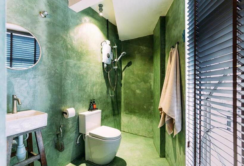 חדר סטנדרט, Walkup To Siar  Children Not Allowed