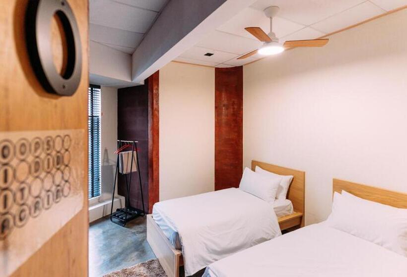 חדר סטנדרט, Walkup To Siar  Children Not Allowed