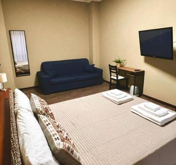 اتاق استاندارد سه تخته با سرویس بهداشتی مشترک, Bergamoincity