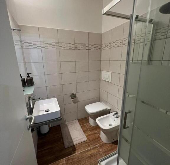 اتاق استاندارد سه تخته با سرویس بهداشتی مشترک, Bergamoincity