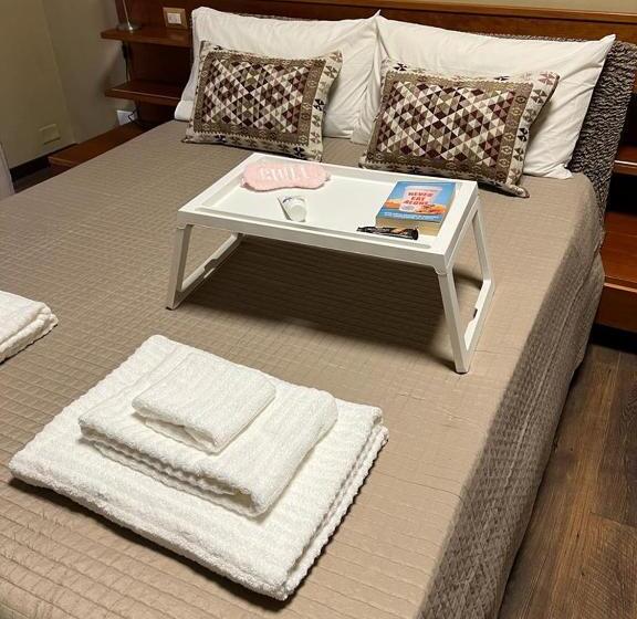 اتاق استاندارد سه تخته با سرویس بهداشتی مشترک, Bergamoincity