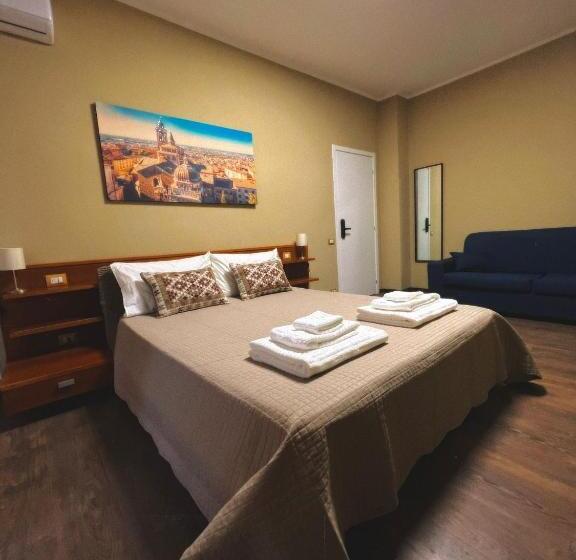 اتاق استاندارد سه تخته با سرویس بهداشتی مشترک, Bergamoincity