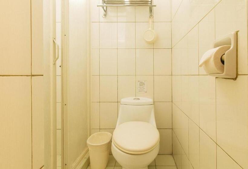 디럭스 룸, Peace Hotel By Reddoorz