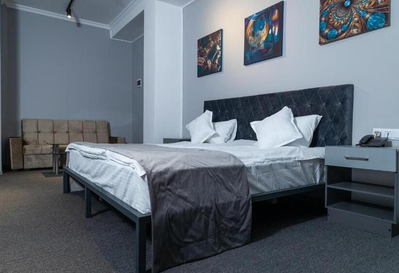 Suite Llit King, The Time