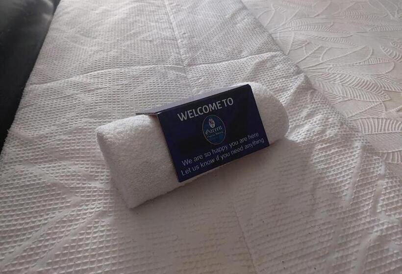 이코노미 룸, Garrett B&b