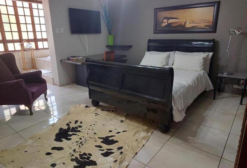 חדר אקונומי, Garrett B&b