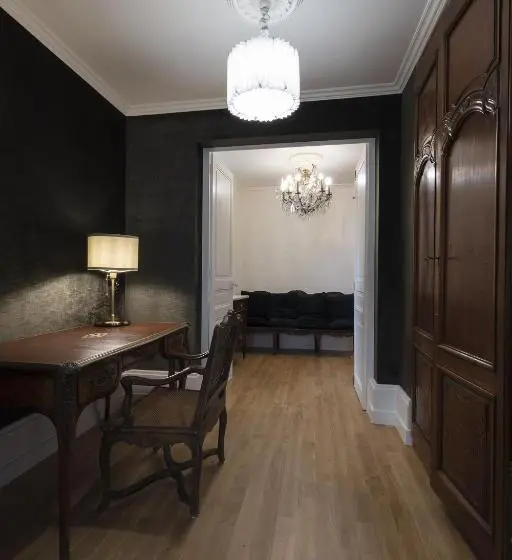 Apartament Rodzinny, Hôtel De Colbert