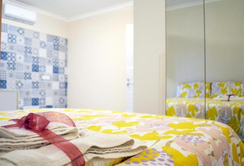 غرفة قياسية ثلاثية, Midway House Italy