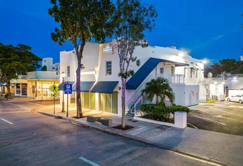 デラックススタジオ, Sunset Inn South Miami