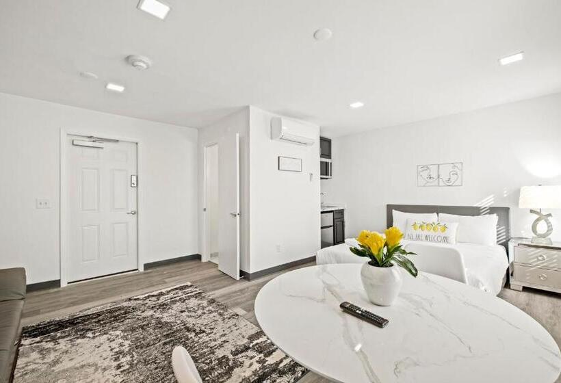 إستوديو ديلوكس, Sunset Inn South Miami