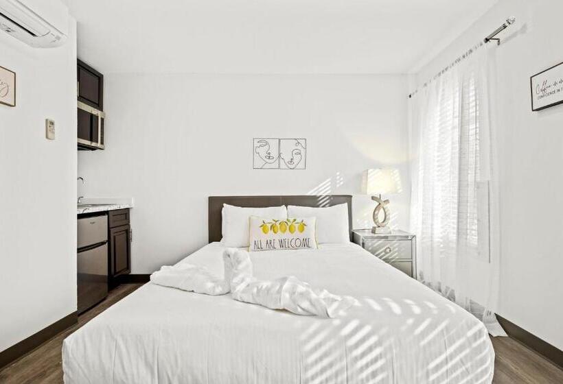 إستوديو ديلوكس, Sunset Inn South Miami