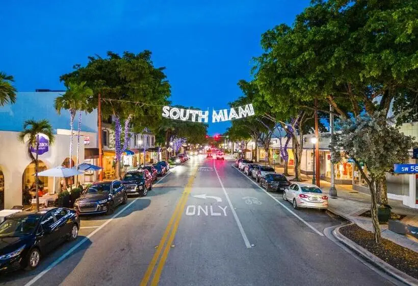 スタンダードスタジオ, Sunset Inn South Miami