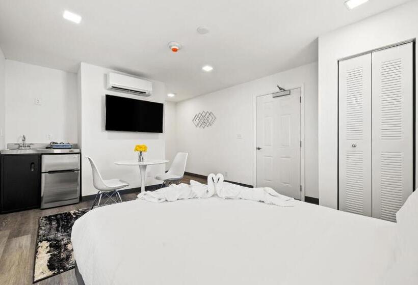 스탠다드 스튜디오, Sunset Inn South Miami