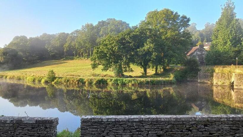 غرفة قياسية, Au Pied Du Pont
