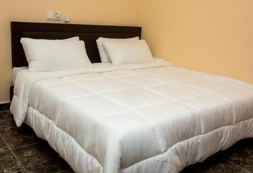 سوئیت با بالکن, High Level Apartment