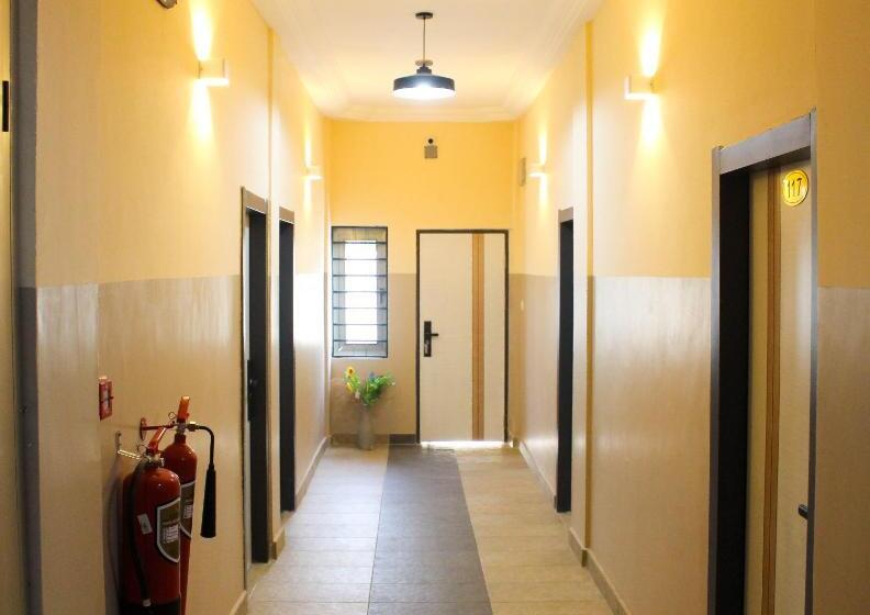 سوئیت با بالکن, High Level Apartment