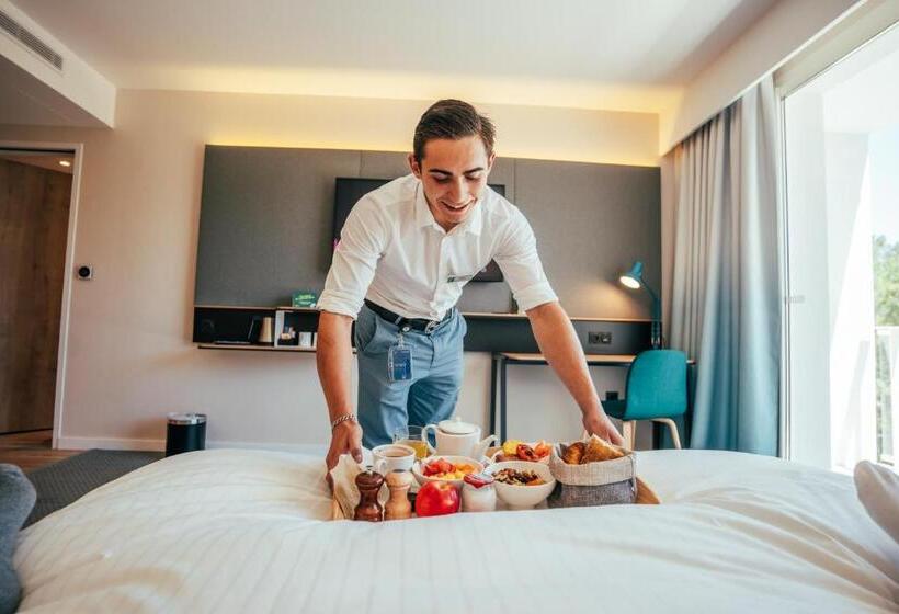 家庭间, Holiday Inn   Bordeaux Merignac, An Ihg