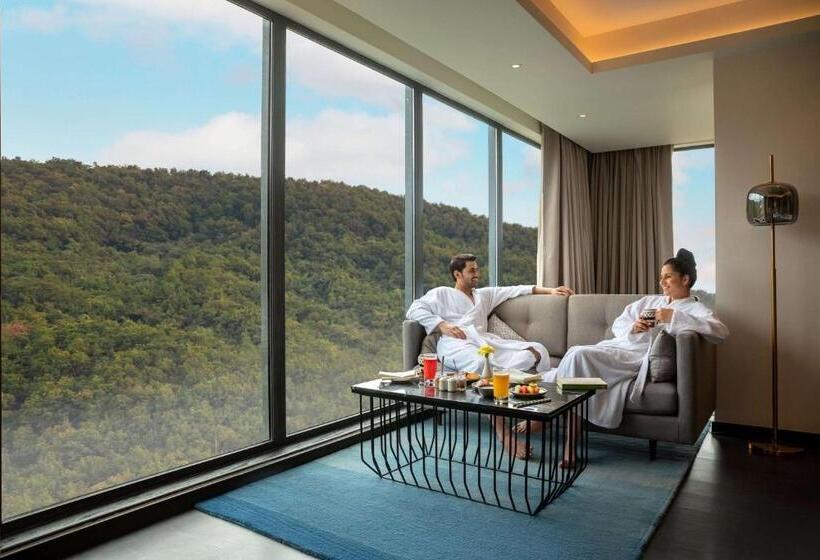 带大床的俱乐部房间, Hyatt Regency Dehradun Resort And Spa