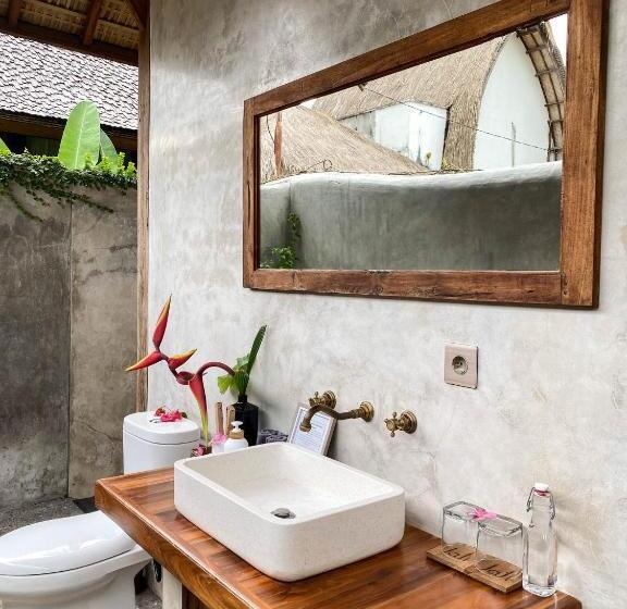 וילה עם חדר שינה אחד ובריכת שחיה, Jati Kuta Lombok