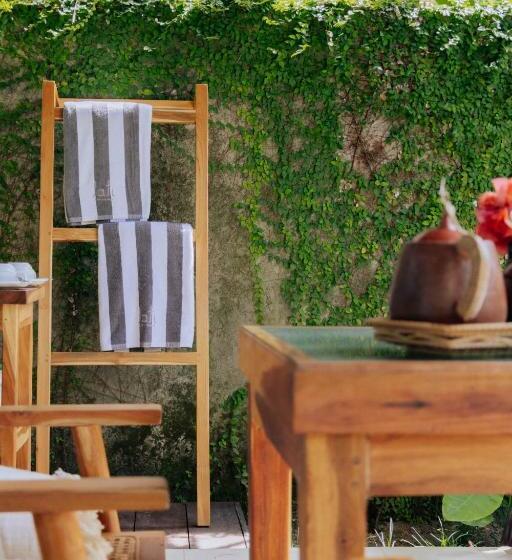 וילה עם חדר שינה אחד ובריכת שחיה, Jati Kuta Lombok