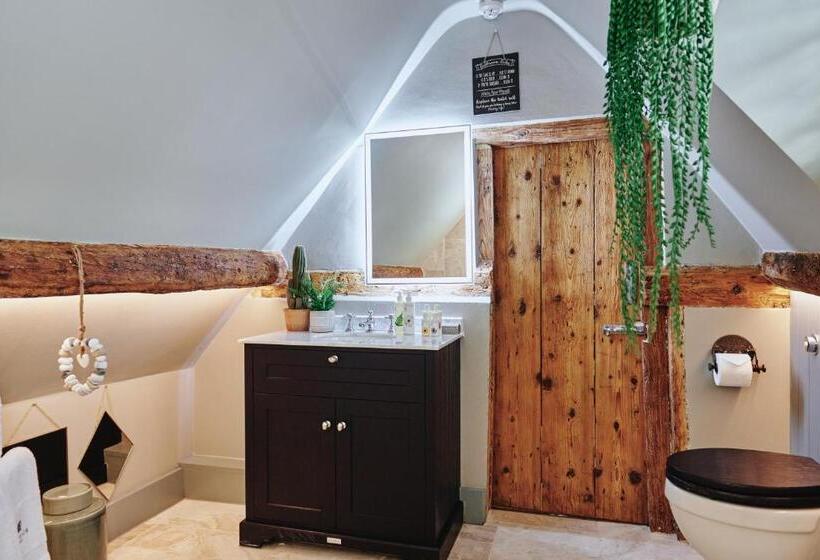 スタンダードルーム, Kings Arms