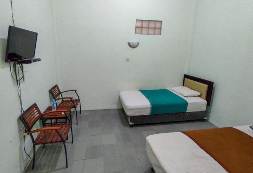 חדר סטנדרט, Wisma Tulus Syariah Kebumen Mitra Reddoorz