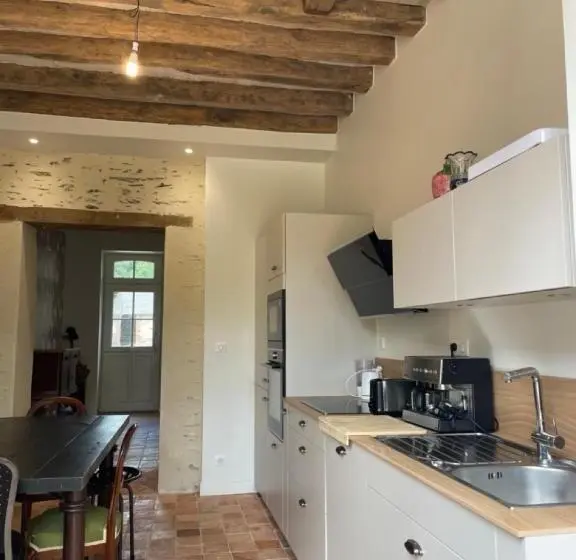 ３ベッドルームハウス, Château Le Fresne