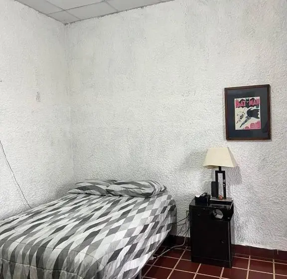 اتاق لوکس, Ricks Hostel Santa Ana