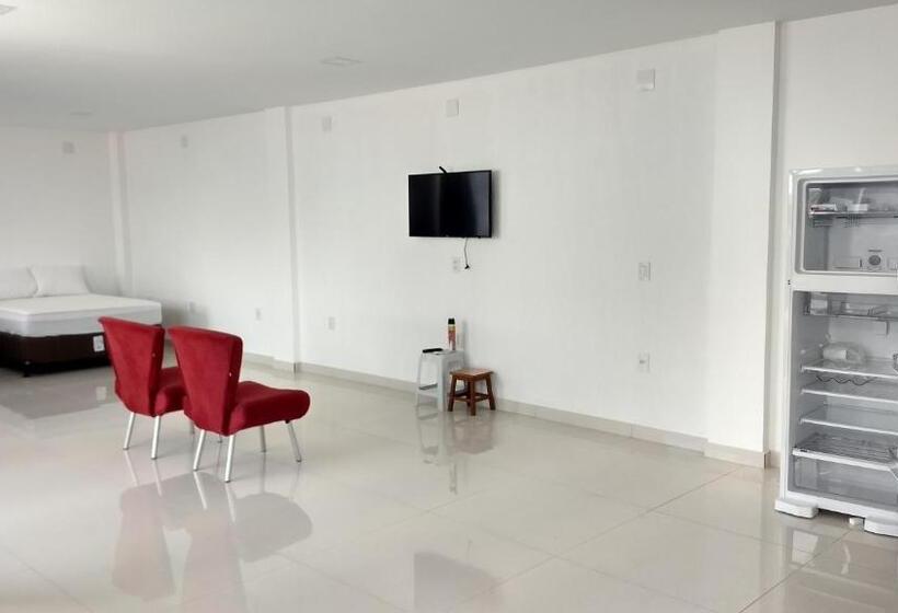 חדר לארבעה סטנדרטי עם מרפסת, Suítes Cabo Frio