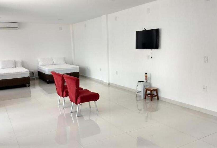 חדר לארבעה סטנדרטי עם מרפסת, Suítes Cabo Frio