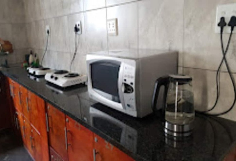 غرفة قياسية فردية, White House Guesthouse 29kew