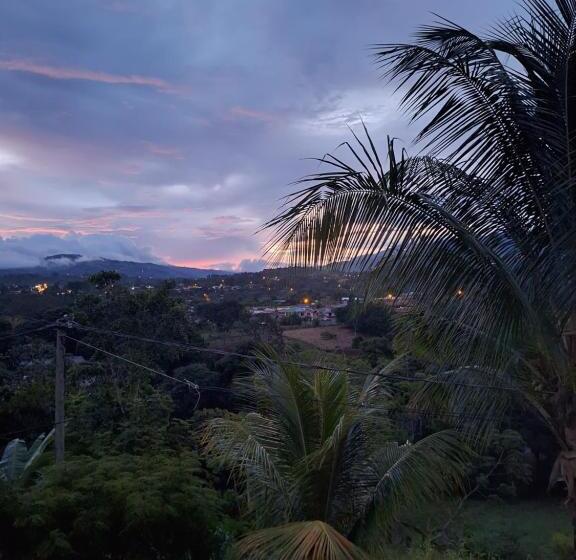 غرفة إقتصادية, Victoria House