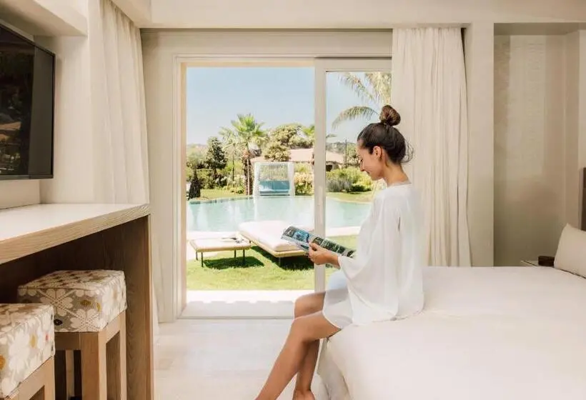 キングサイズベッド、ビュー付きデラックスルーム, 7pines Resort Sardinia   A Destination By Hyatt