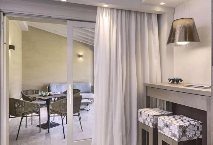 キングサイズベッド、ビュー付きデラックスルーム, 7pines Resort Sardinia   A Destination By Hyatt