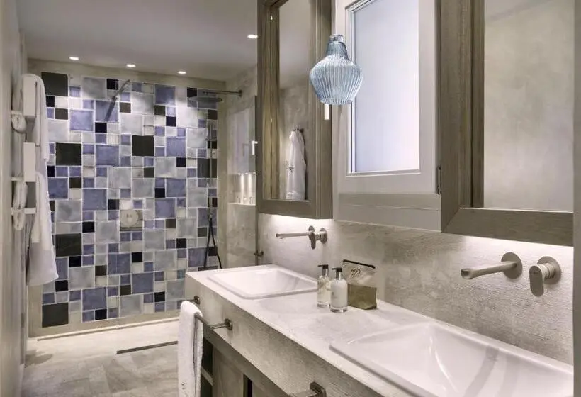 Suite with lake view, 7pines Resort Sardinia   A Destination By Hyatt