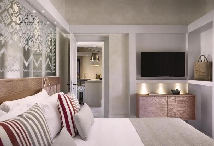 Suite with lake view, 7pines Resort Sardinia   A Destination By Hyatt