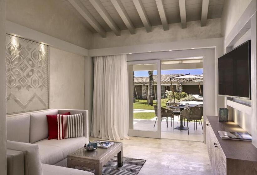 Suite with lake view, 7pines Resort Sardinia   A Destination By Hyatt