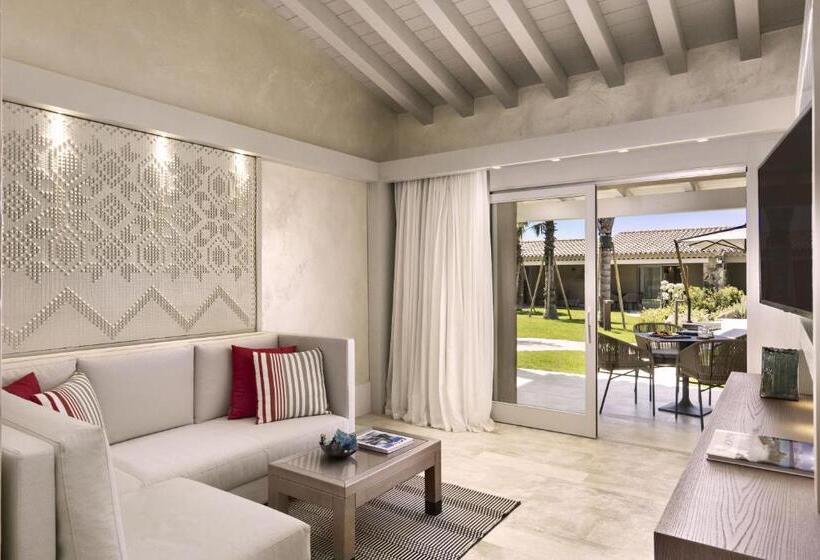 Suite with lake view, 7pines Resort Sardinia   A Destination By Hyatt