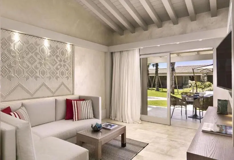 Suite with lake view, 7pines Resort Sardinia   A Destination By Hyatt
