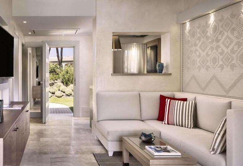 Suite with lake view, 7pines Resort Sardinia   A Destination By Hyatt