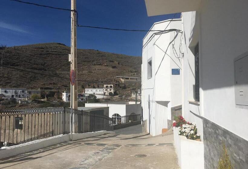 דירת שלושה חדרים, Casa Alma