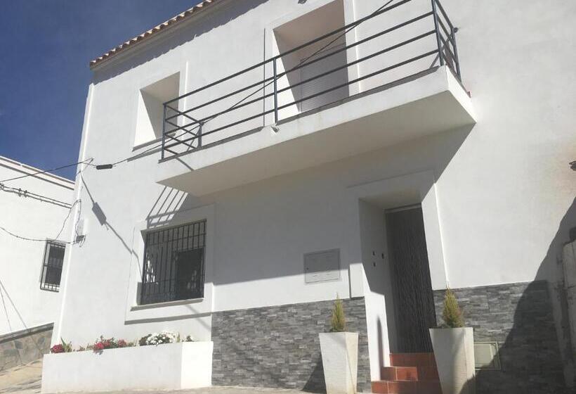 דירת שלושה חדרים, Casa Alma