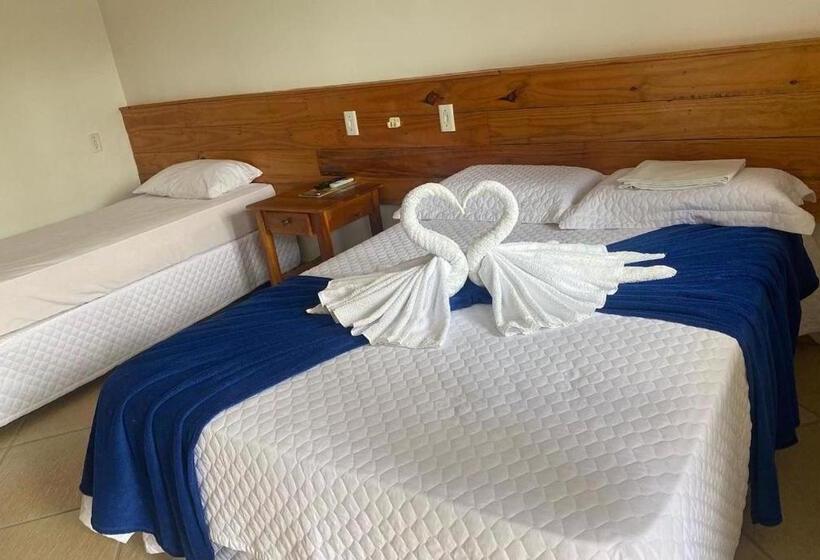 غرفة قياسية ثلاثية, Leão Beach Pousada