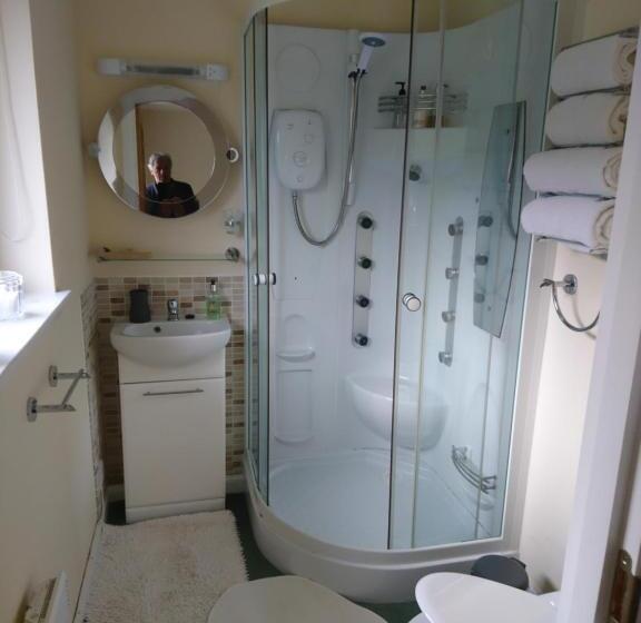 اتاق لوکس, Bluebell Cottage