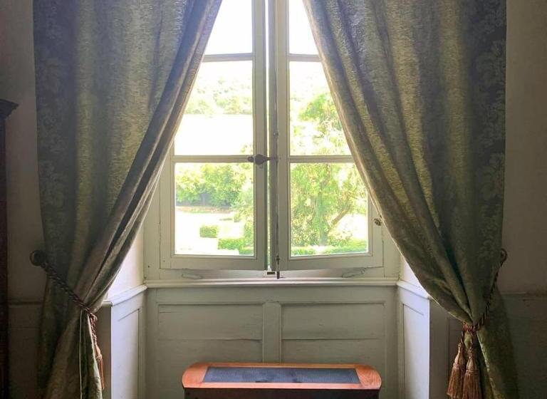 家庭套房, Château D Ozenay