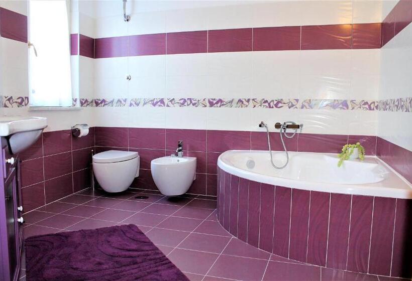 디럭스 룸, Mariposa