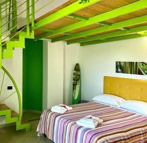 デラックスの４人部屋, Mariposa
